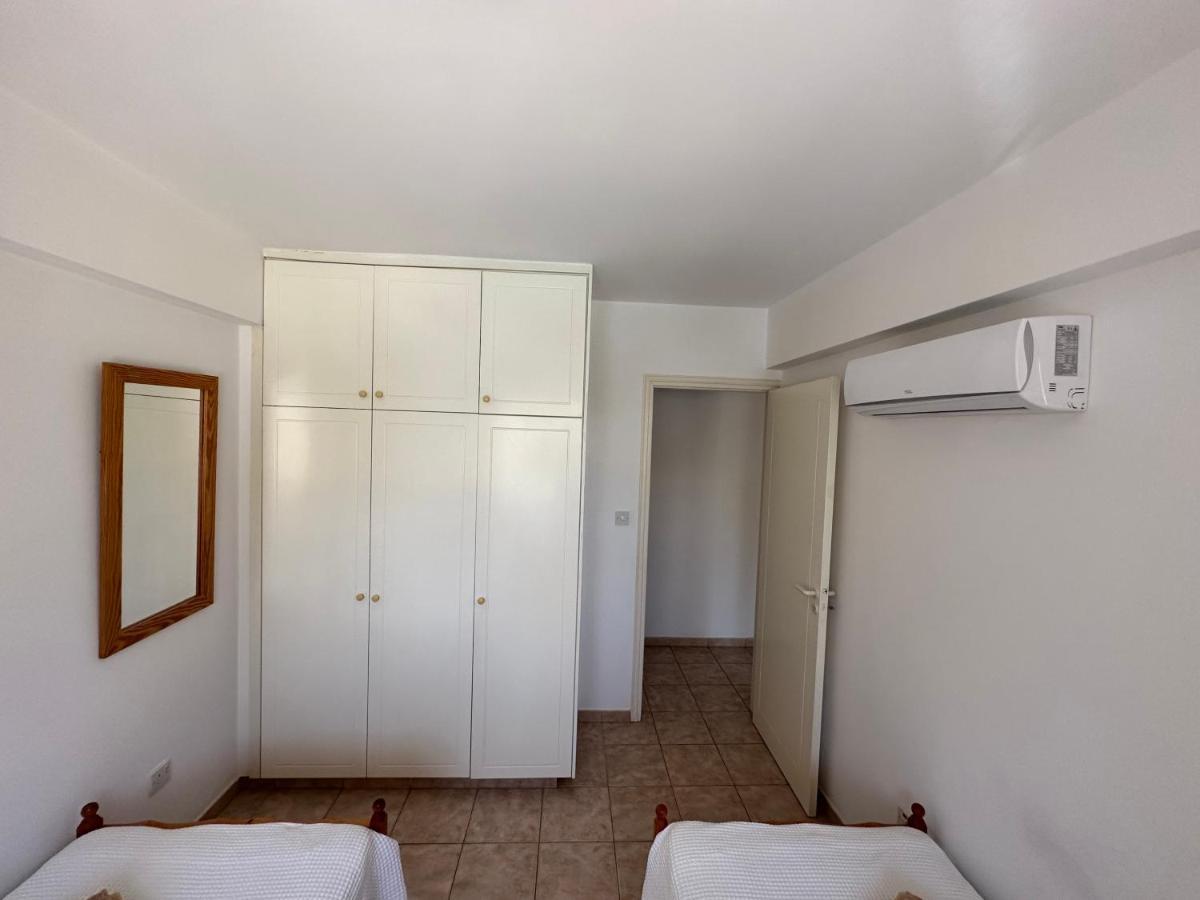 Kato Paphos Apartment ภายนอก รูปภาพ